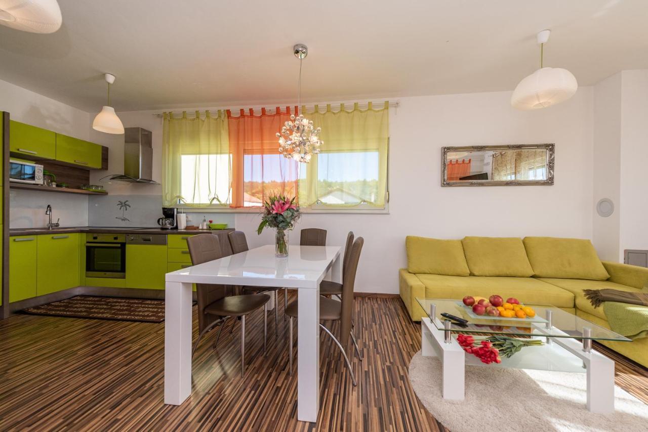 Antonio Apartments Sukosan Bagian luar foto