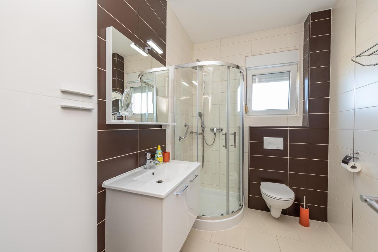 Antonio Apartments Sukosan Bagian luar foto